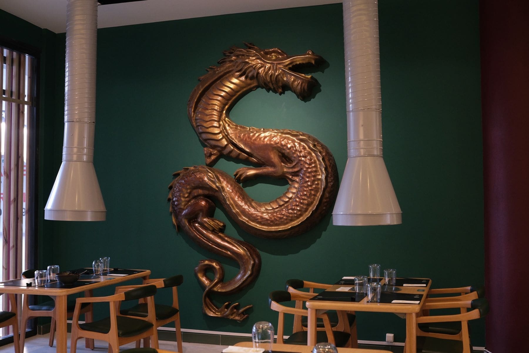 Sora Japanese Dining ejder dekorlu yemek salonu — Bursa Nilüfer